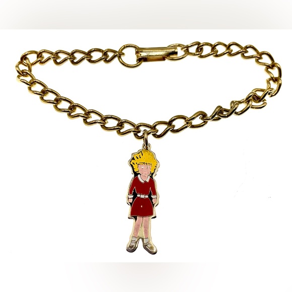 Vintage Signed 1974 Gold Tone Chain Linked Orphan Annie Charm Bracelet - Picture 1 of 6